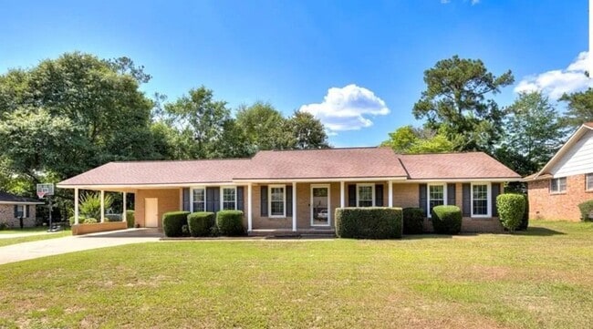 property at 1050 Dover Cir