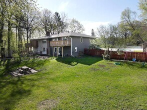 23622 Smithtown Rd in Shorewood, MN - Building Photo - Building Photo