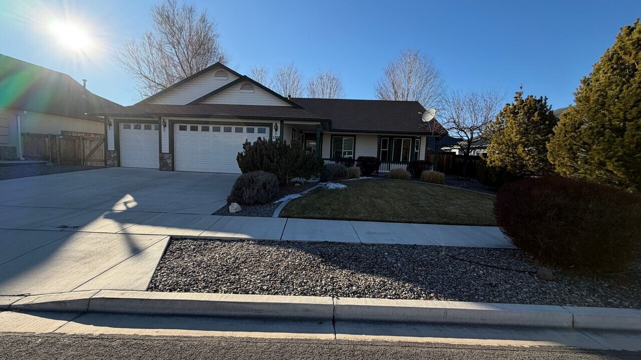 1368 Macenna Ln in Gardnerville, NV - Building Photo