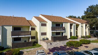 Torino Villas Apartments in San Antonio, TX - Building Photo