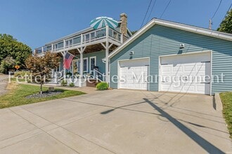 4 Sycamore St in Newburgh, IN - Foto de edificio - Building Photo