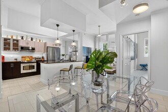 600 S Dixie Hwy in West Palm Beach, FL - Building Photo - Building Photo