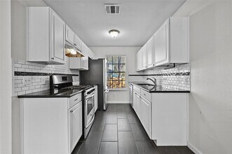 8730 Birmingham Dr in Austin, TX - Building Photo - Building Photo