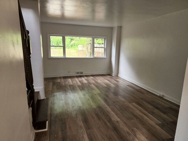 8 Bedford Dr in Wilmington, DE - Building Photo - Building Photo