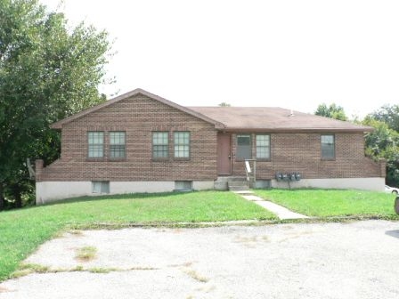 124 SE 235th Rd in Warrensburg, MO - Foto de edificio