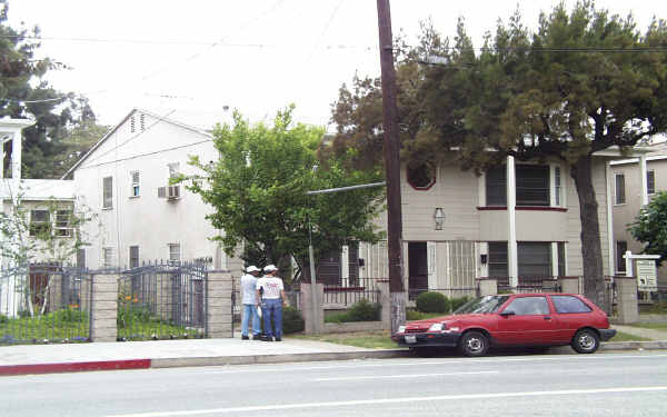 13208-13210 Riverside Dr in Sherman Oaks, CA - Building Photo - Building Photo