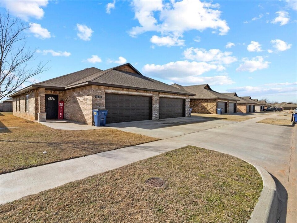 1818 Post Oak Rd in El Reno, OK - Building Photo