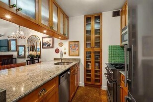 300 Albany St in New York, NY - Building Photo