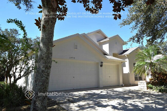 15454 Martinmeadow Dr in Lithia, FL - Foto de edificio - Building Photo