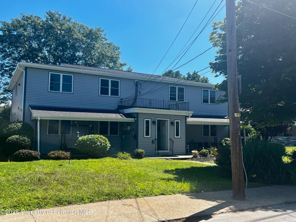 811 Glenwood Rd in Old Forge, PA - Building Photo