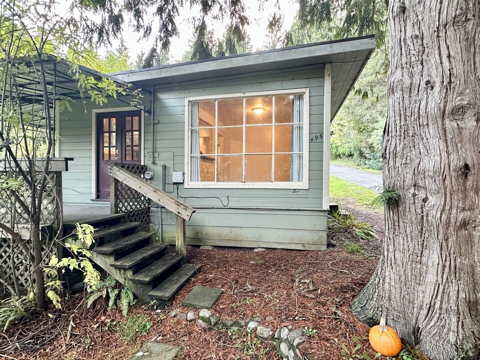 495 Howard Heights Rd in Eureka, CA - Building Photo