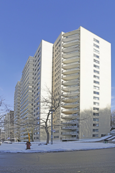 3250 Forest Hill in Montréal, QC - Building Photo