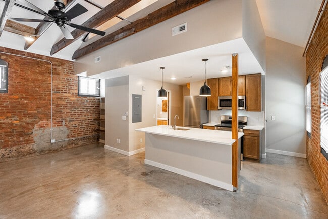 235 Old South High St in Harrisonburg, VA - Building Photo - Building Photo