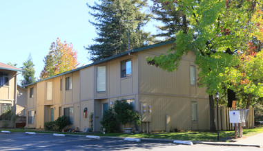 Rock Creek Townhomes in Auburn, CA - Building Photo - Building Photo