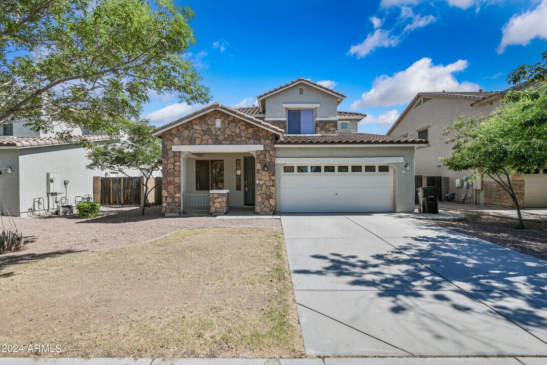 1543 E Nightingale Ln in Gilbert, AZ - Building Photo