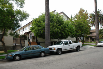 Cedar Townhomes in Glendale, CA - Building Photo - Building Photo