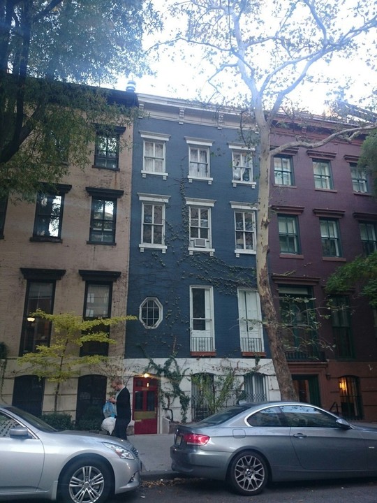 147 E 18th St in New York, NY - Building Photo