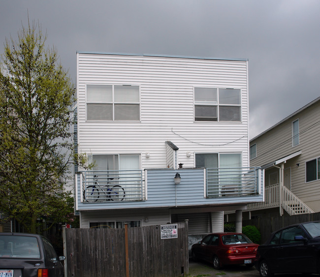 10335 Midvale Ave in Seattle, WA - Building Photo - Building Photo