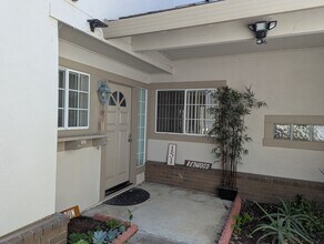 151 Vierra Way in Hercules, CA - Building Photo - Building Photo