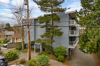 Ravenna Place Condominiums in Seattle, WA - Foto de edificio - Building Photo