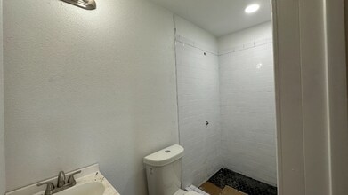 102 7th St SW, Unit 3 in Paris, TX - Building Photo - Building Photo