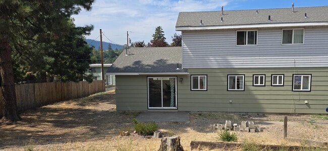 1841 Sargent Ave in Klamath Falls, OR - Building Photo - Building Photo