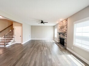 323 Bluebriar Trace in Clarksville, TN - Building Photo - Building Photo
