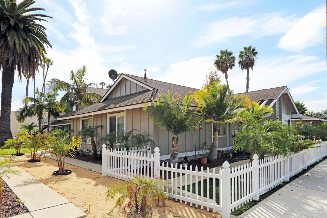 16542 Goldenwest St in Huntington Beach, CA - Building Photo