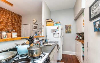 2841 n Calvert Street, Unit 1R in Baltimore, MD - Building Photo - Building Photo