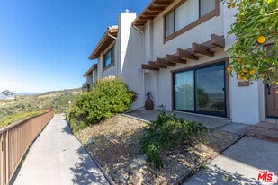 1709 Cam De Villas in Burbank, CA - Building Photo