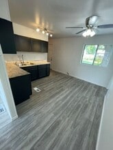 1725 Parklane Dr in Cahokia Heights, IL - Foto de edificio - Building Photo