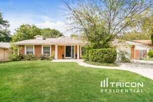 3907 Briarcrest St in San Antonio, TX - Building Photo