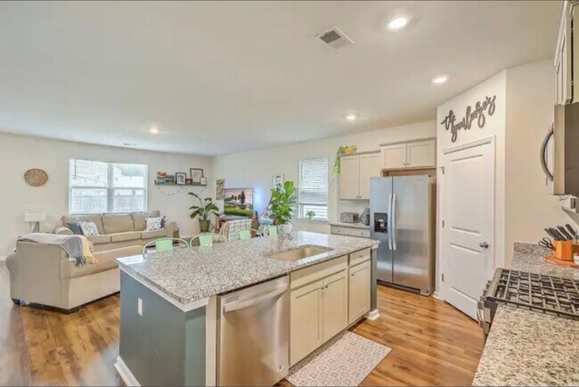 405 Bering Ln in Summerville, SC - Building Photo - Building Photo