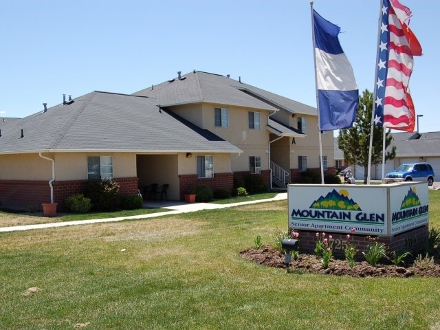 Mountain Glen Apartments in South Ogden, UT - Building Photo - Building Photo