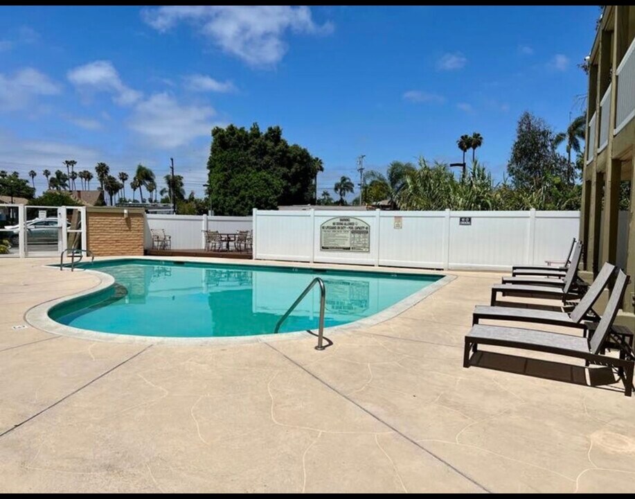 3030 Suncrest Dr, Unit 214 in San Diego, CA - Building Photo
