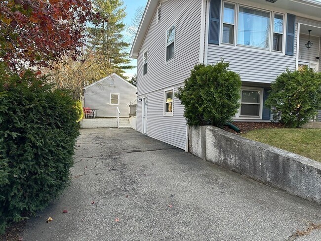 11 Sutcliff Ave in Lincoln, RI - Building Photo - Building Photo