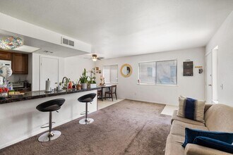 72632 Raven Rd in Palm Desert, CA - Foto de edificio - Building Photo