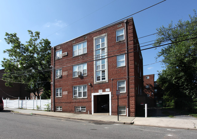 1521 Young St SE in Washington, DC - Building Photo - Building Photo