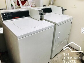 2937 N Allen Ave, Unit G in Chicago, IL - Foto de edificio - Building Photo