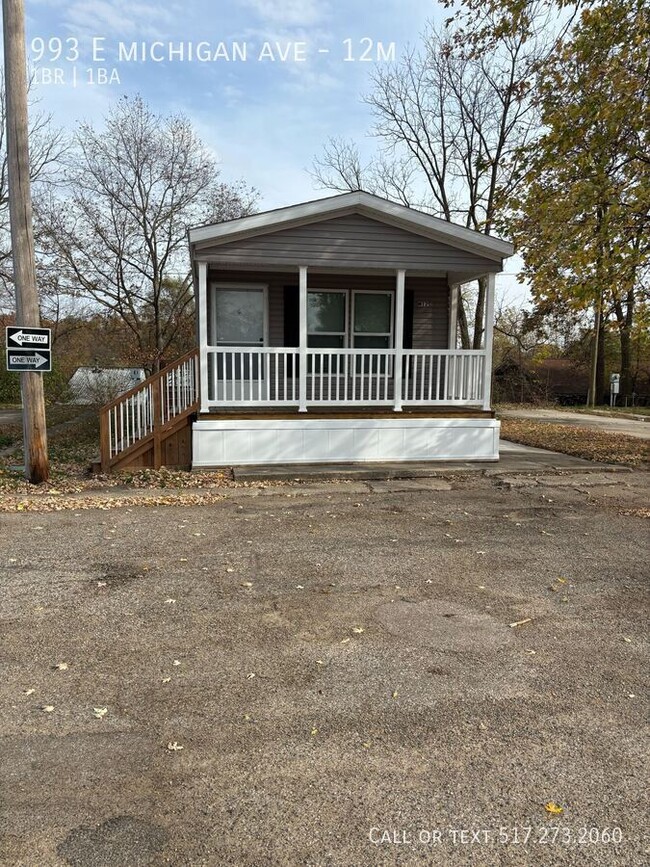 993 E Michigan Ave in Battle Creek, MI - Foto de edificio - Building Photo