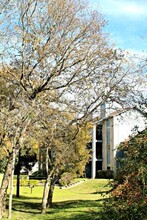 Windwood Apartments in Austin, TX - Foto de edificio - Building Photo