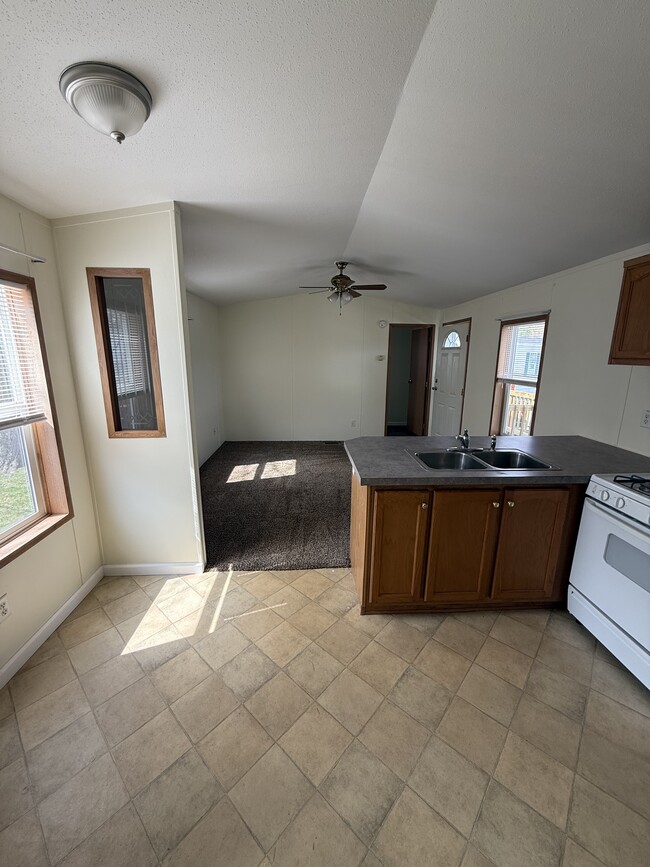 6 Horner Dr in Halfmoon, NY - Building Photo - Building Photo