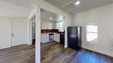 160 S Fredericksburg St in San Marcos, TX - Building Photo - Building Photo