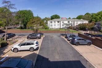 212 W 10th St, Unit 17 in Charlotte, NC - Foto de edificio - Building Photo