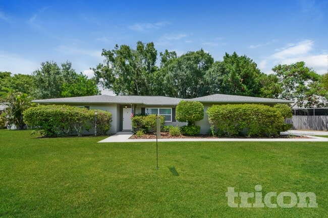 331 Mendez Dr in Sarasota, FL - Building Photo - Building Photo