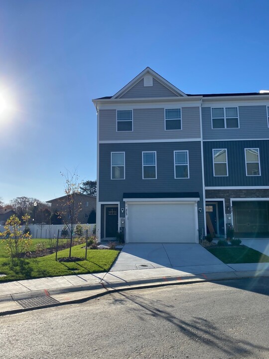 215 Jenkins Way in Glen Burnie, MD - Building Photo