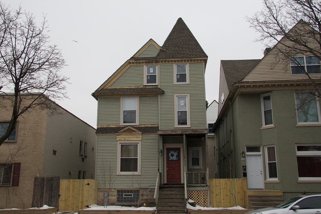 1519-1525 N Farwell St in Milwaukee, WI - Building Photo