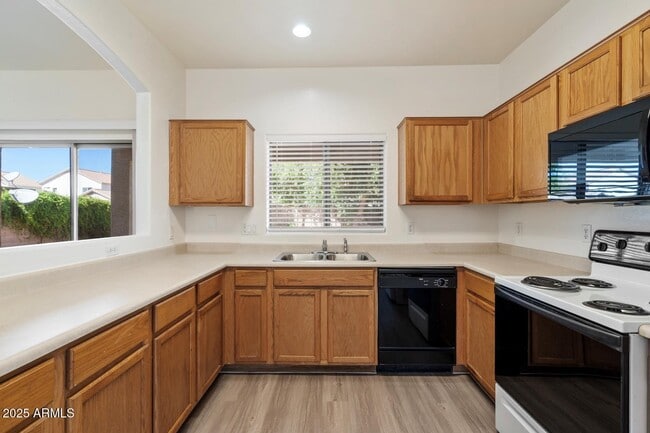 13130 W Gelding Cir in Surprise, AZ - Building Photo - Building Photo