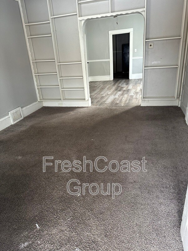 5940 Engel Ave in Cleveland, OH - Foto de edificio - Building Photo