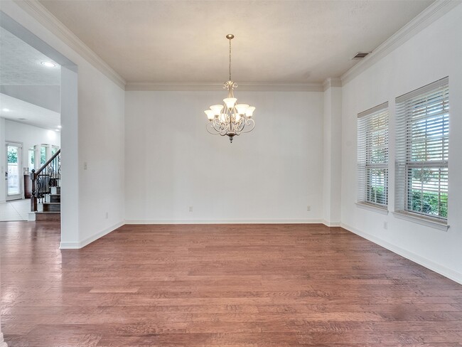 28003 Iberville Glen Dr